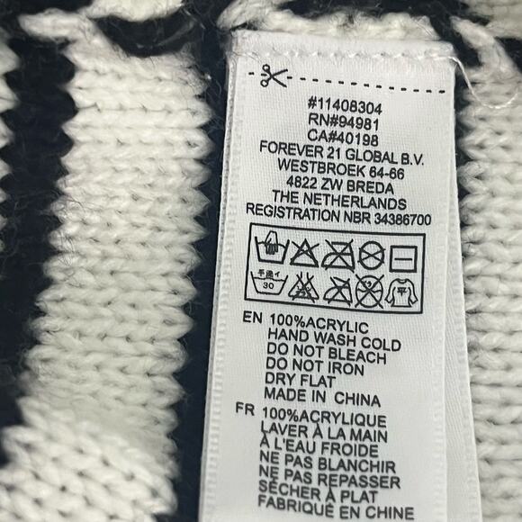 Forever 21 Black & White Striped Scoop Neck Cropped Sweater Size Small - Picture 7 of 7